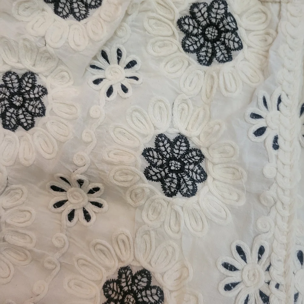Cream‎ & Black Embroidered Floral Women's Shorts NWOT Cottagecore Coastal Boho